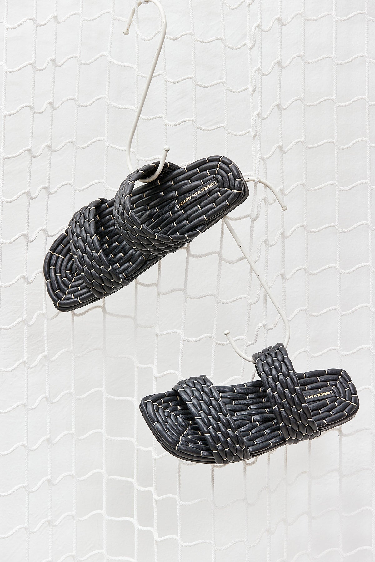 BLACK LEATHER SANDALS