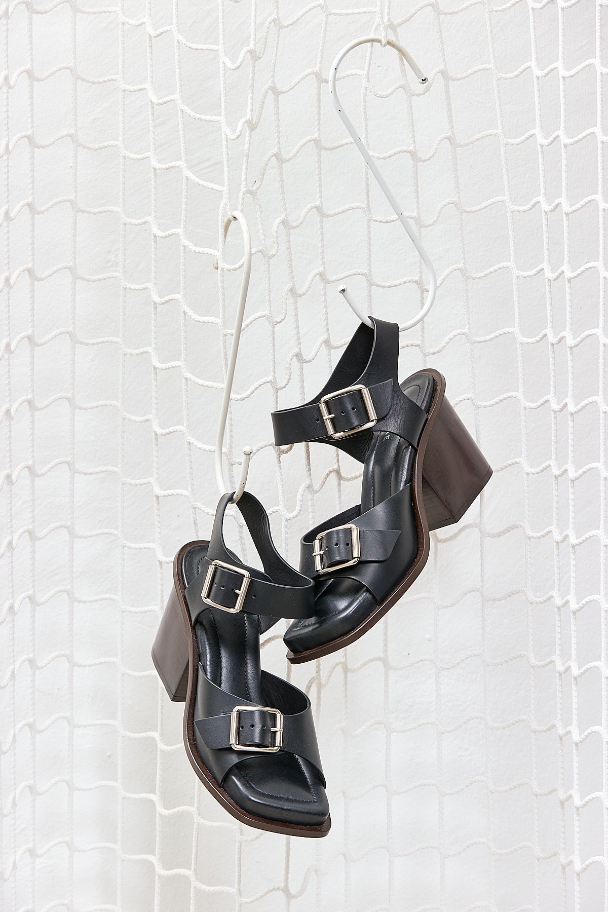 SQUARE SANDALS WITH STRAPS
