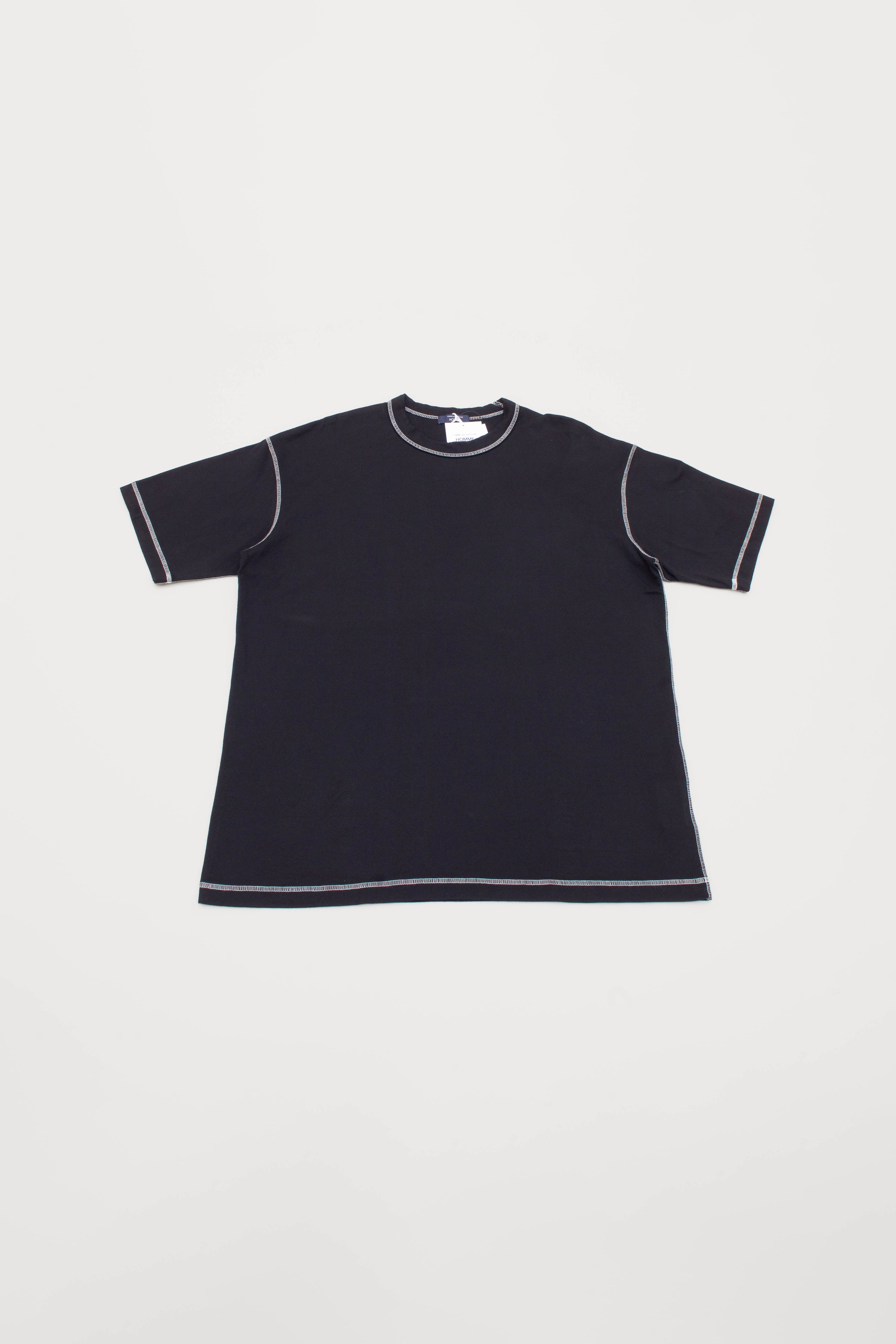 BLACK T-SHIRT WITH WHITE STITCHING