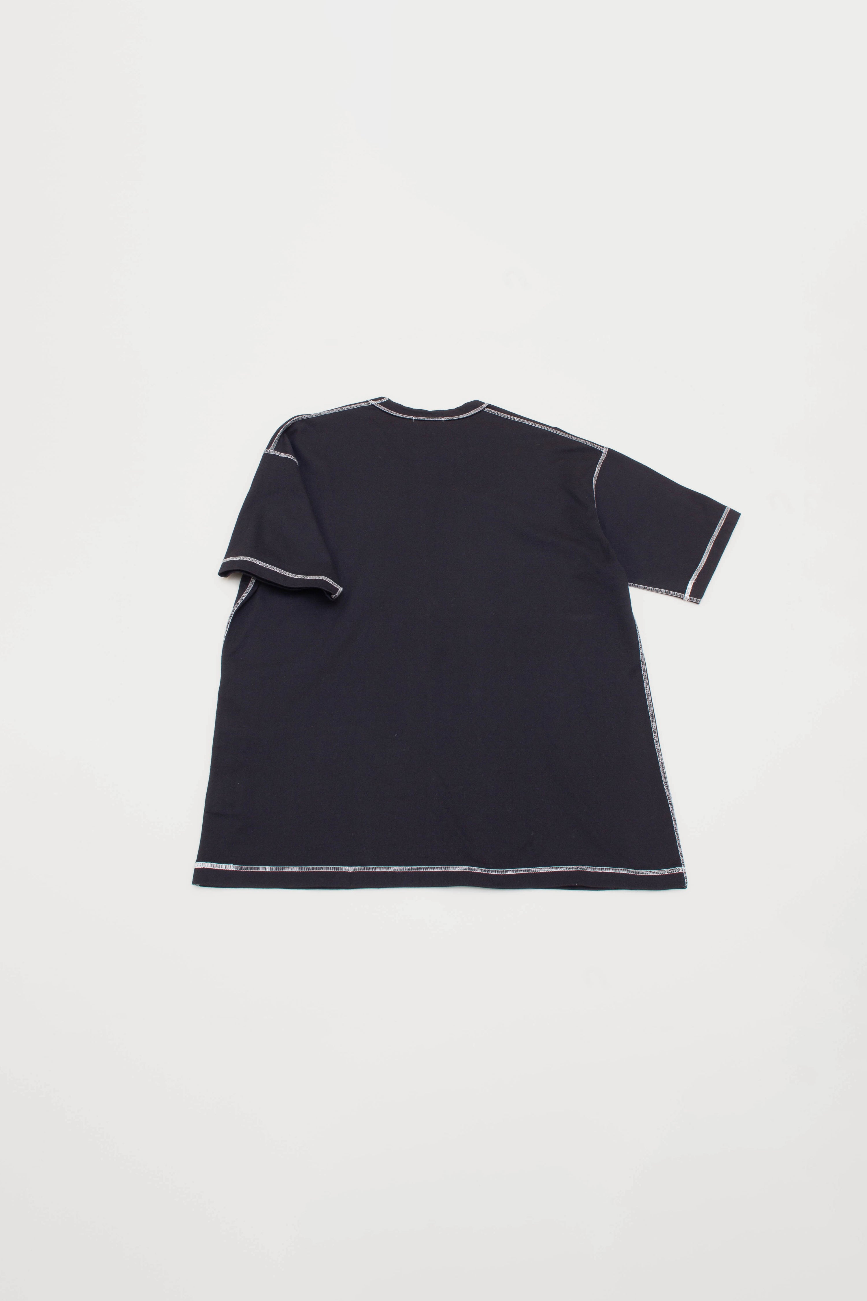 BLACK T-SHIRT WITH WHITE STITCHING