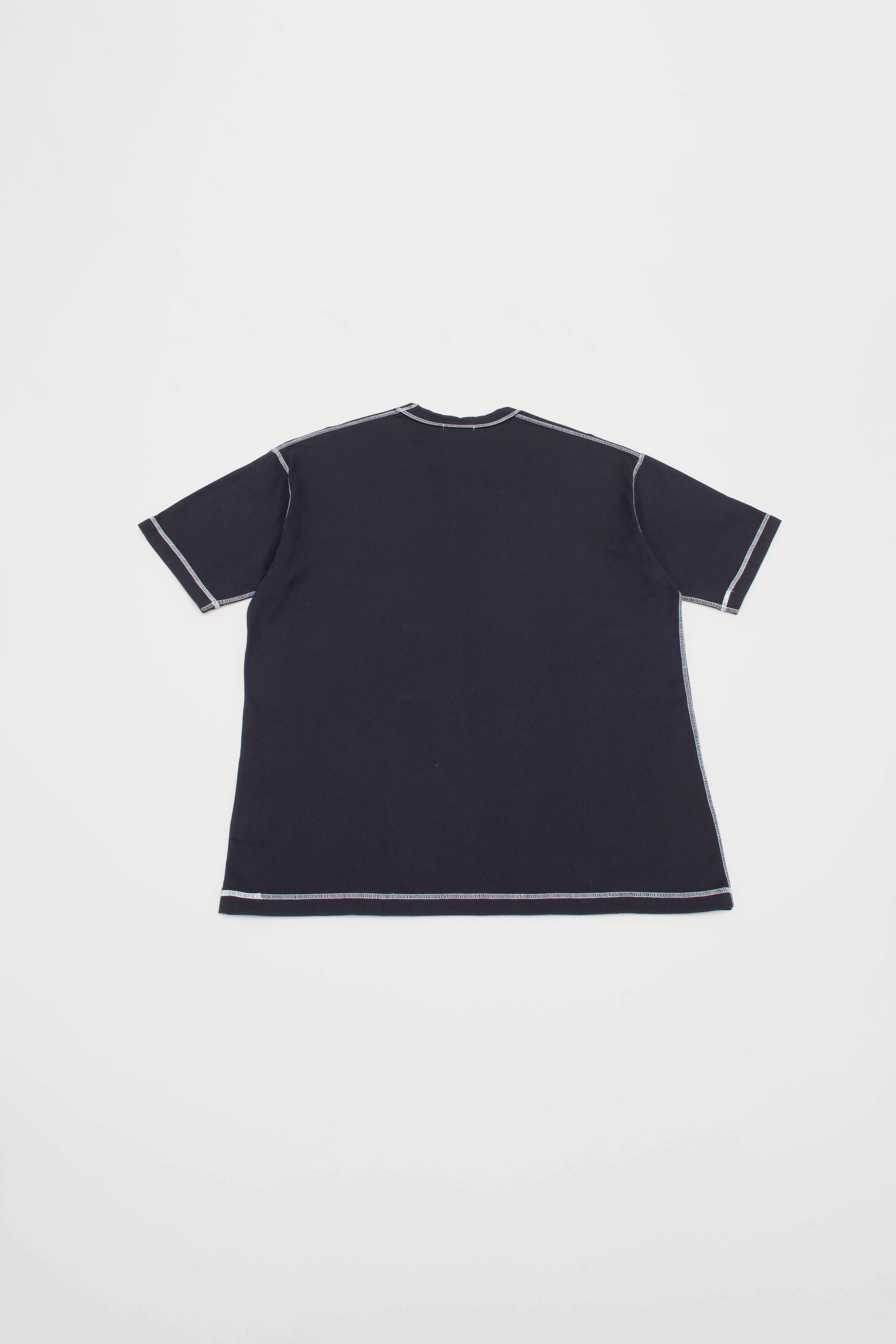 BLACK T-SHIRT WITH WHITE STITCHING