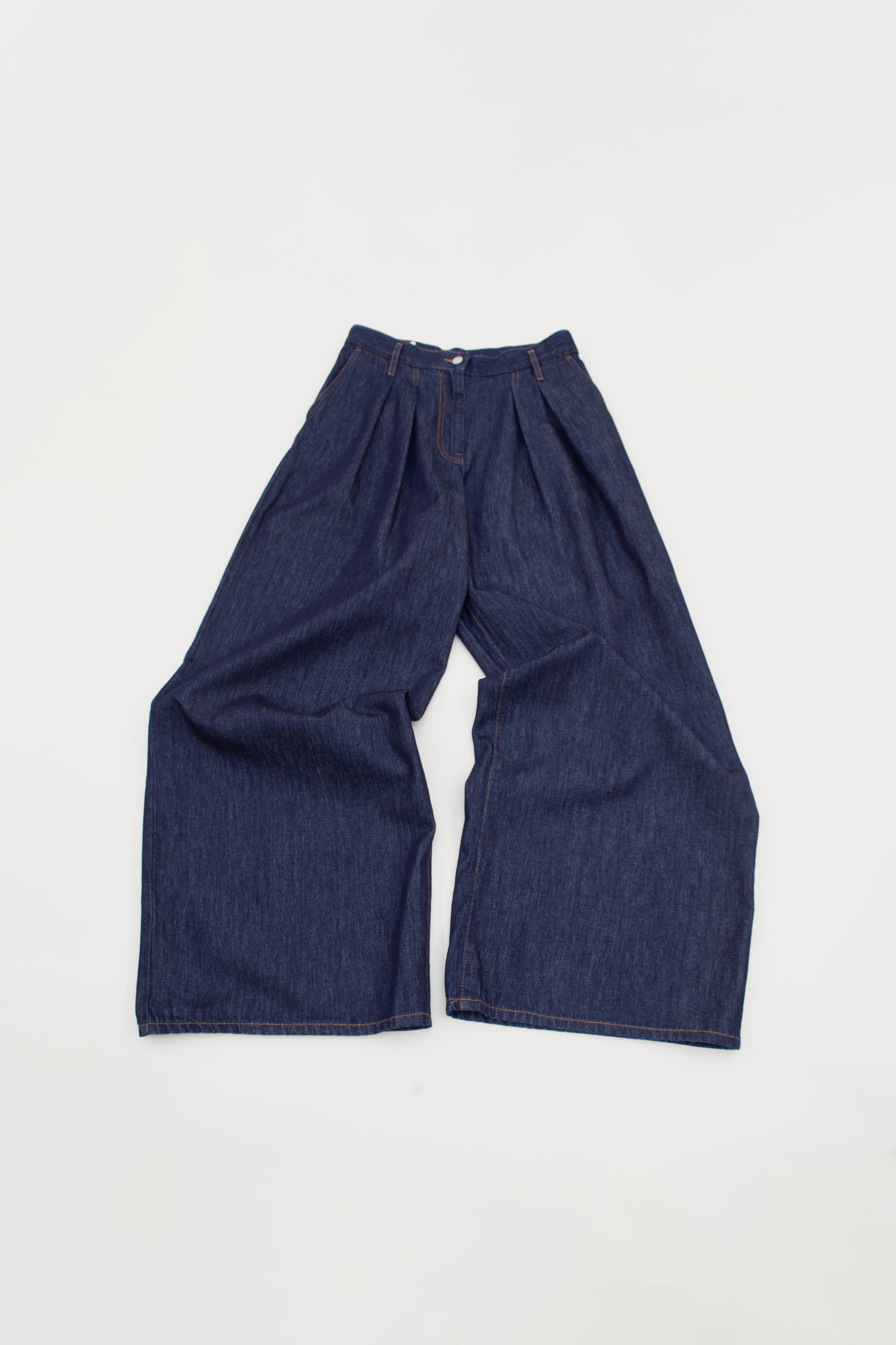 WIDE PLEATED JEANS
