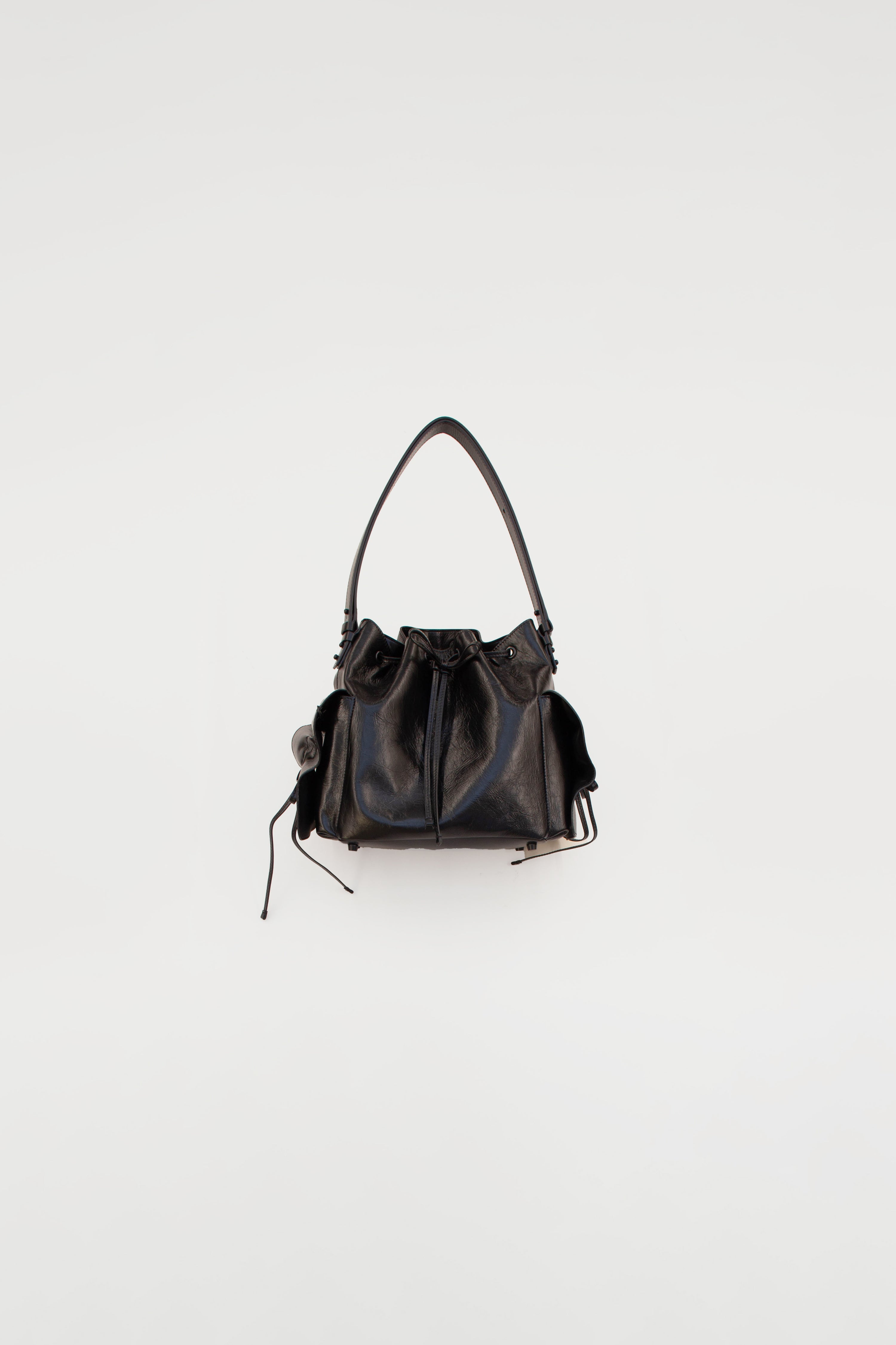 MULTIPOCKET BUCKET BAG