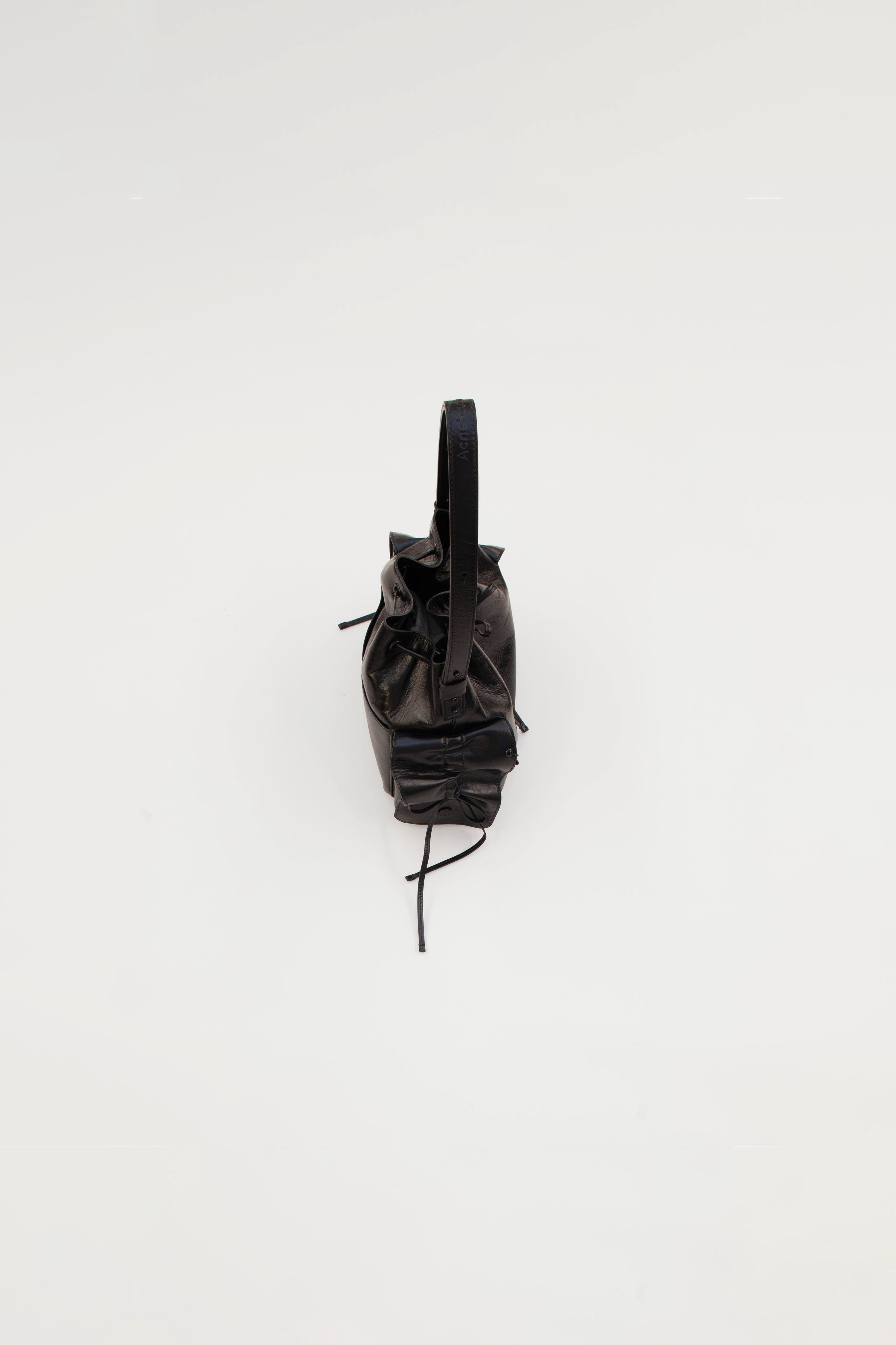 MULTIPOCKET BUCKET BAG