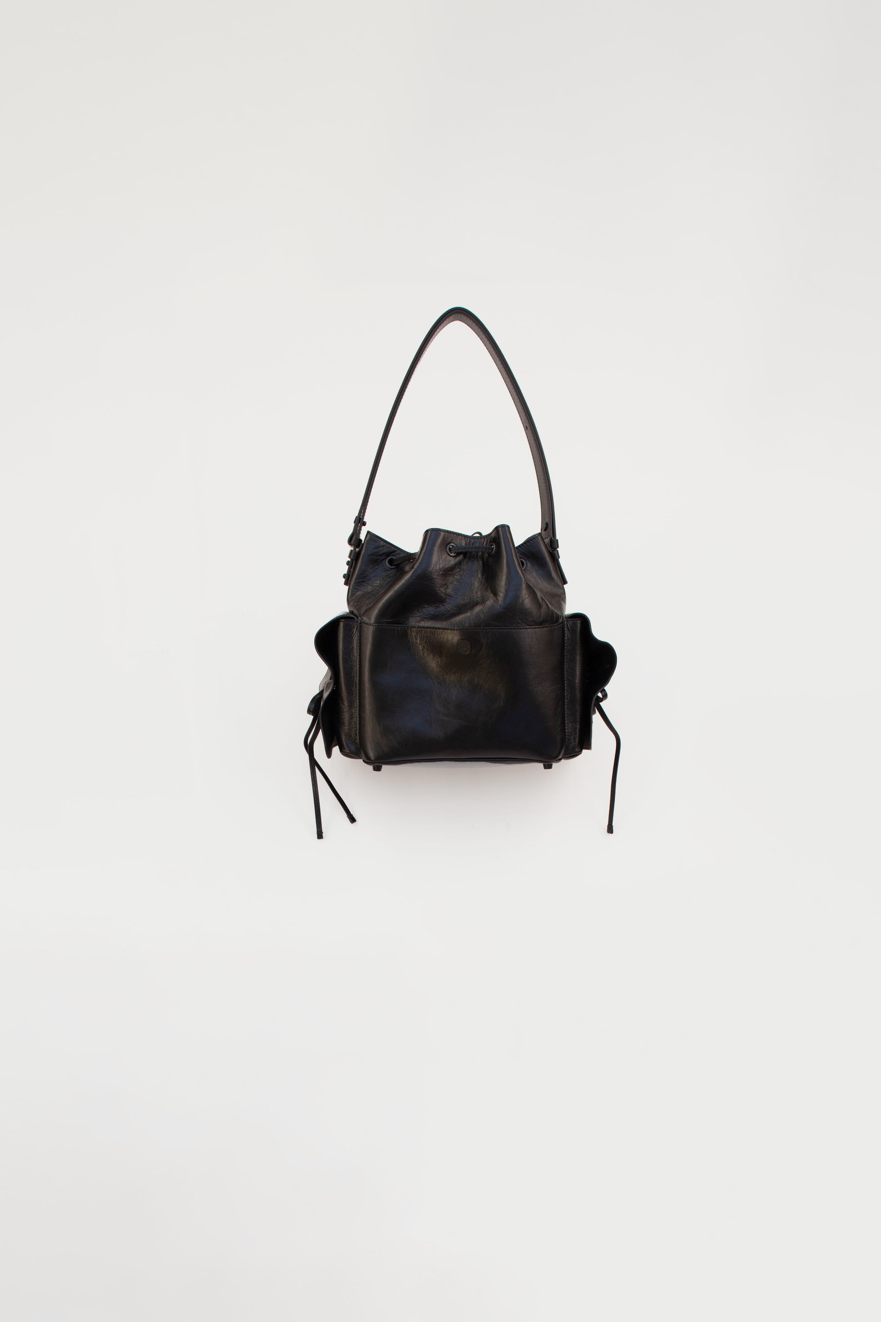 MULTIPOCKET BUCKET BAG