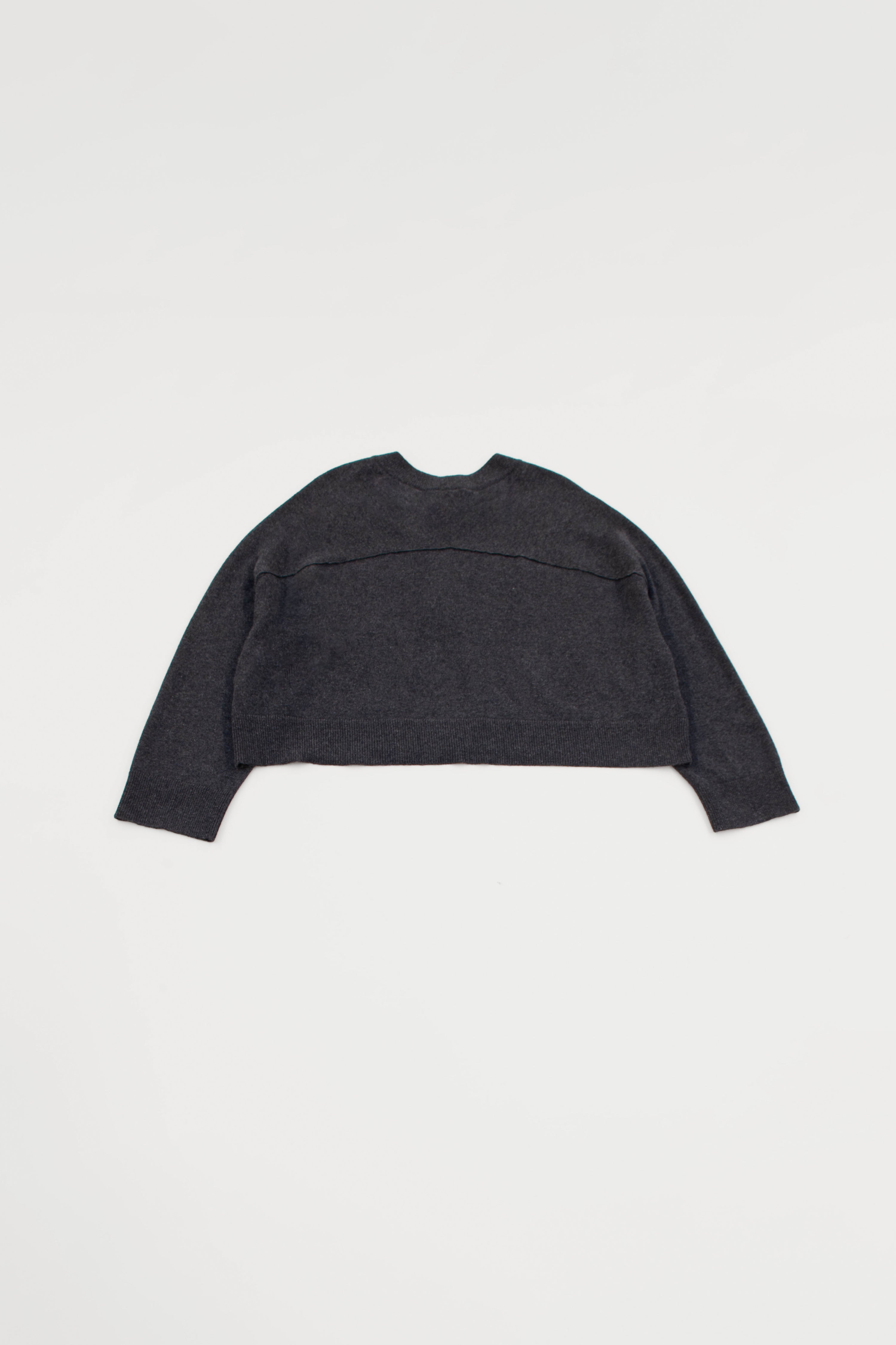 ROUND NECK SWEATER