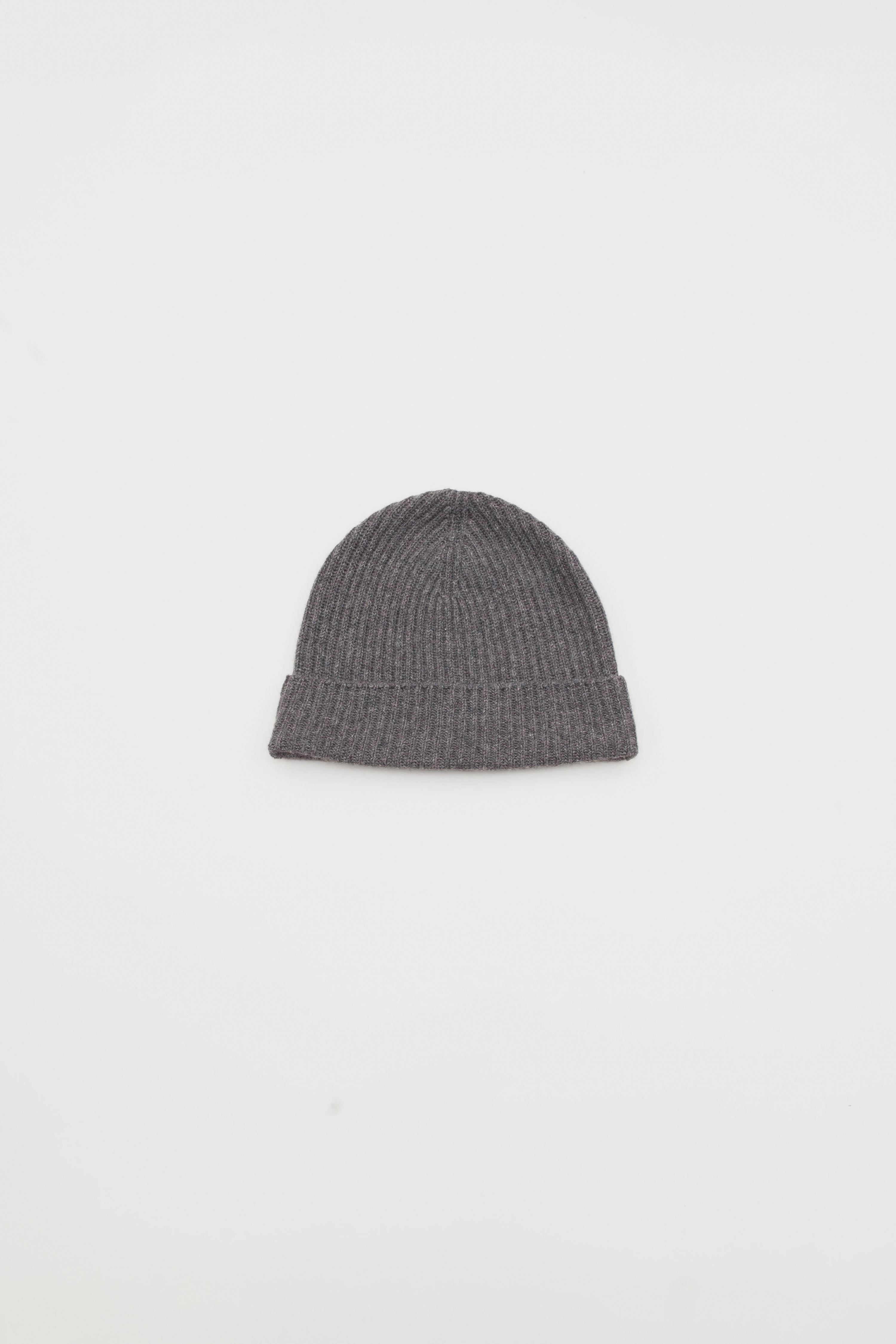BEANIE LOW