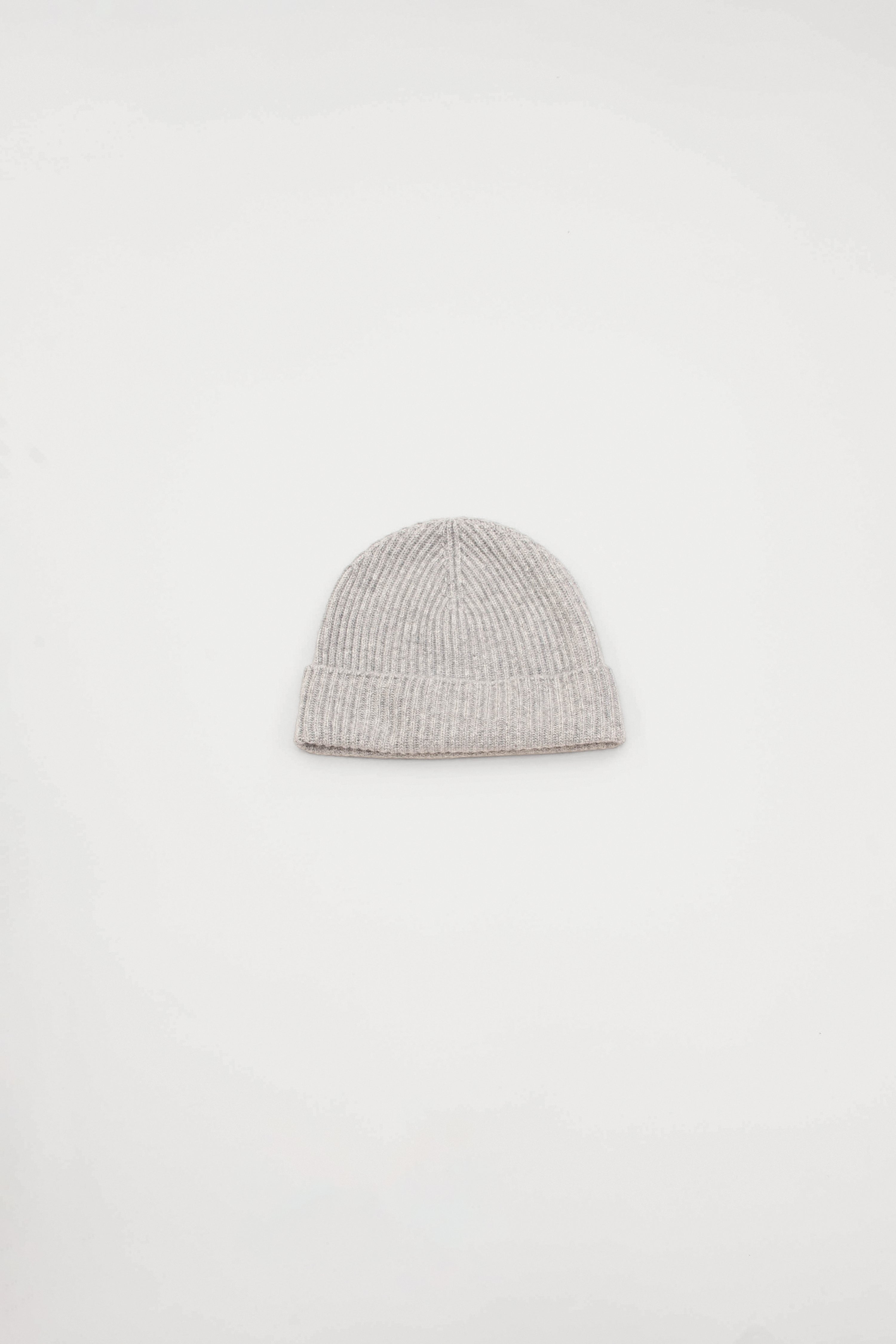 BEANIE LOW