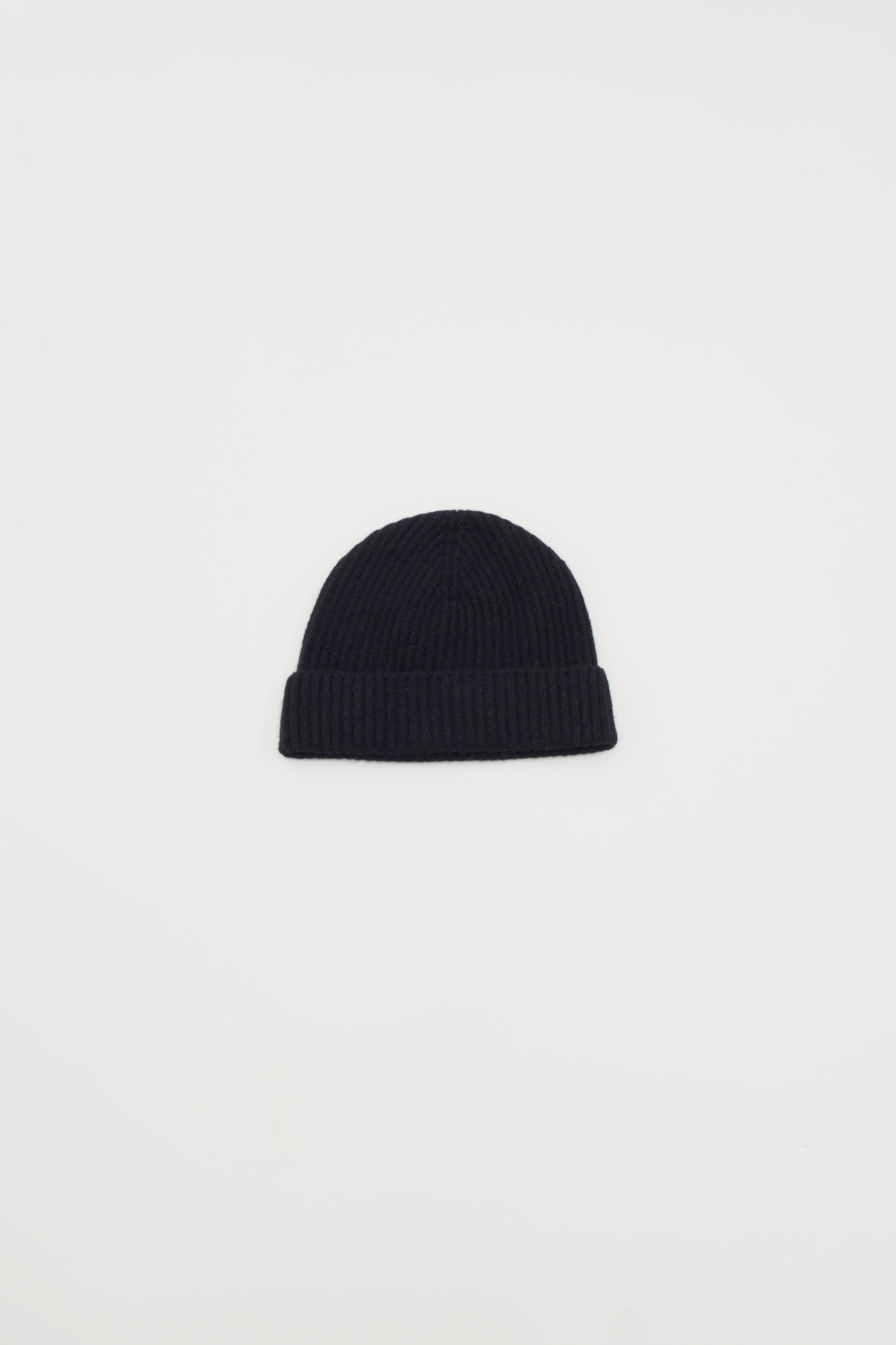 BEANIE LOW