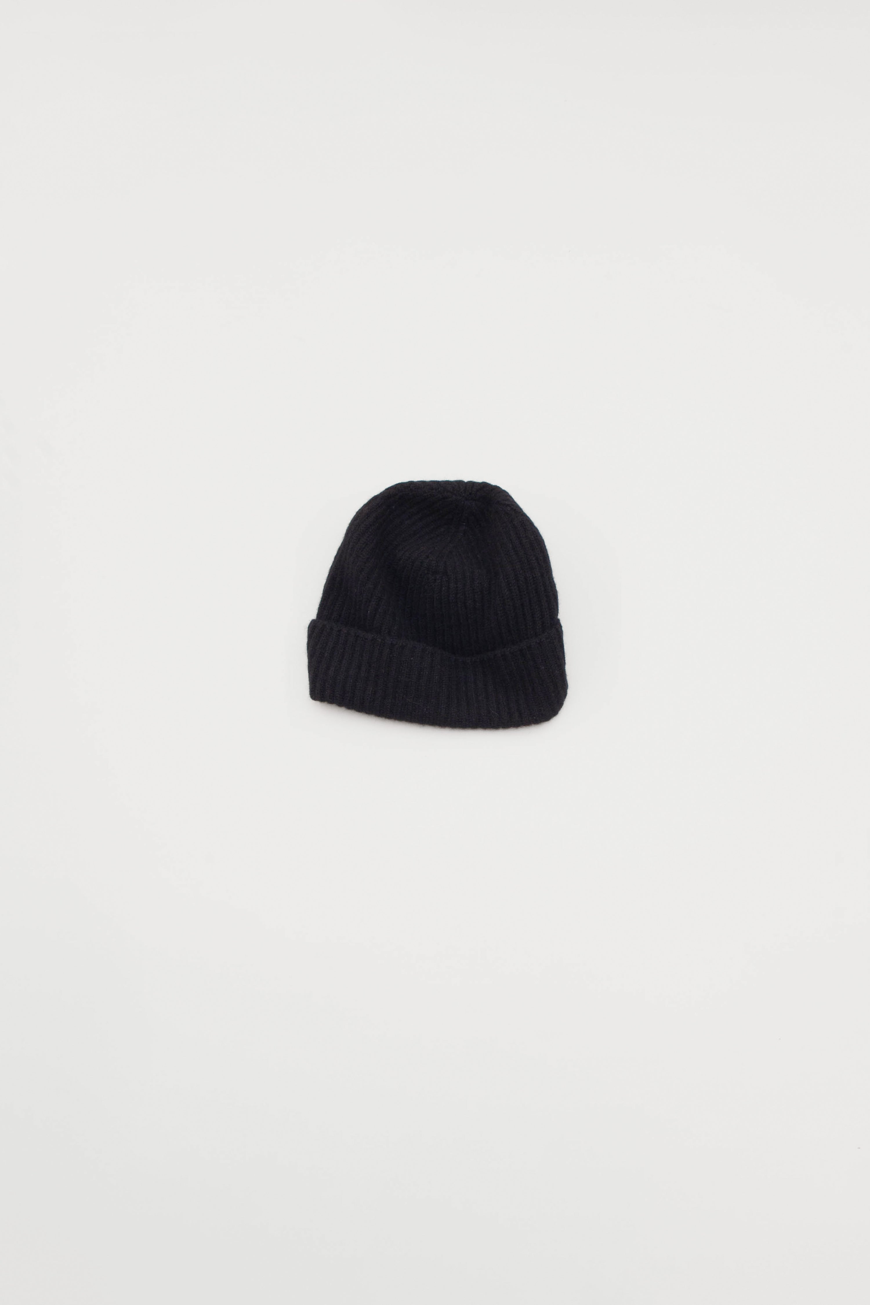 BEANIE LOW