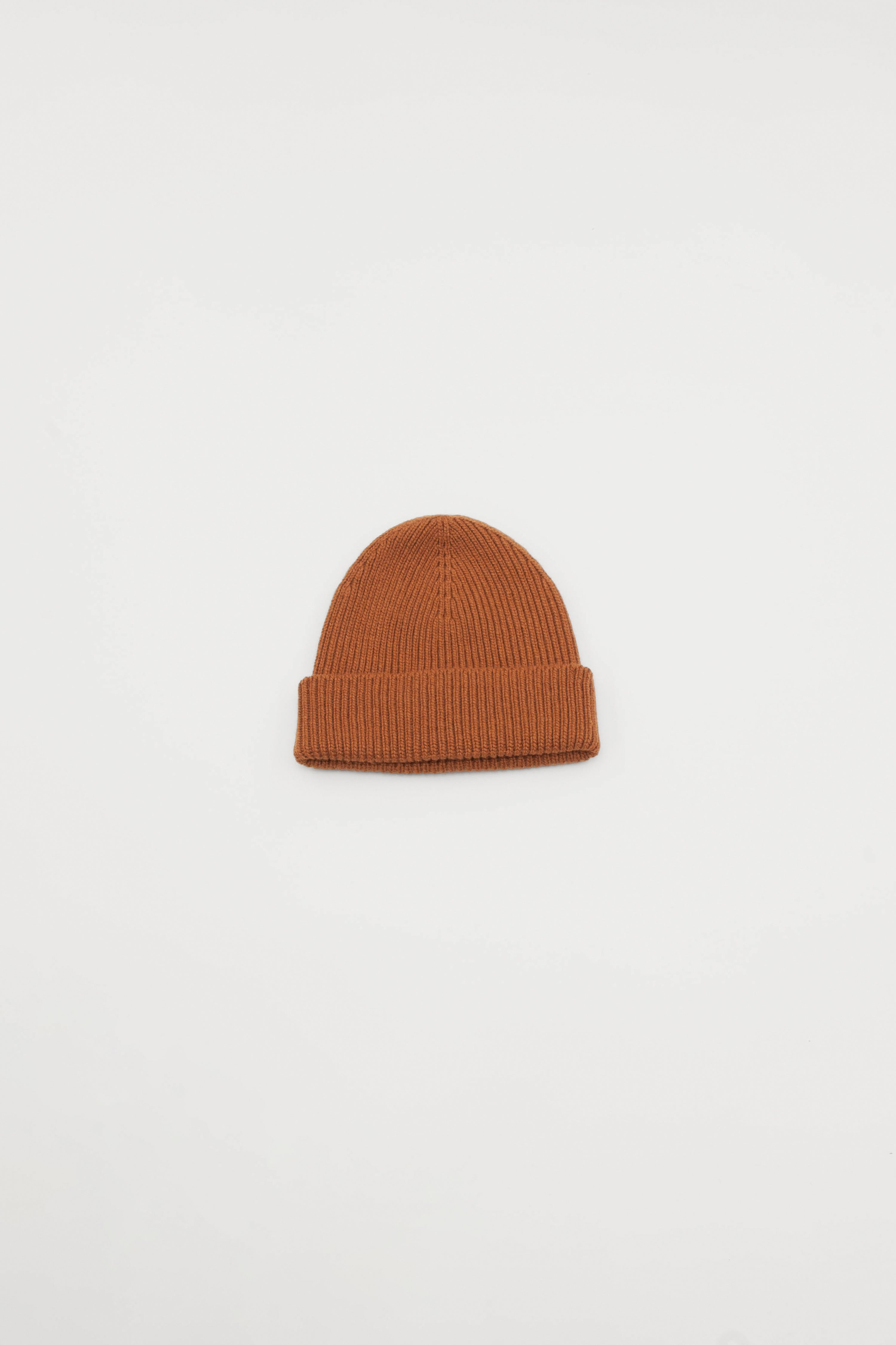 BEANIE LOW