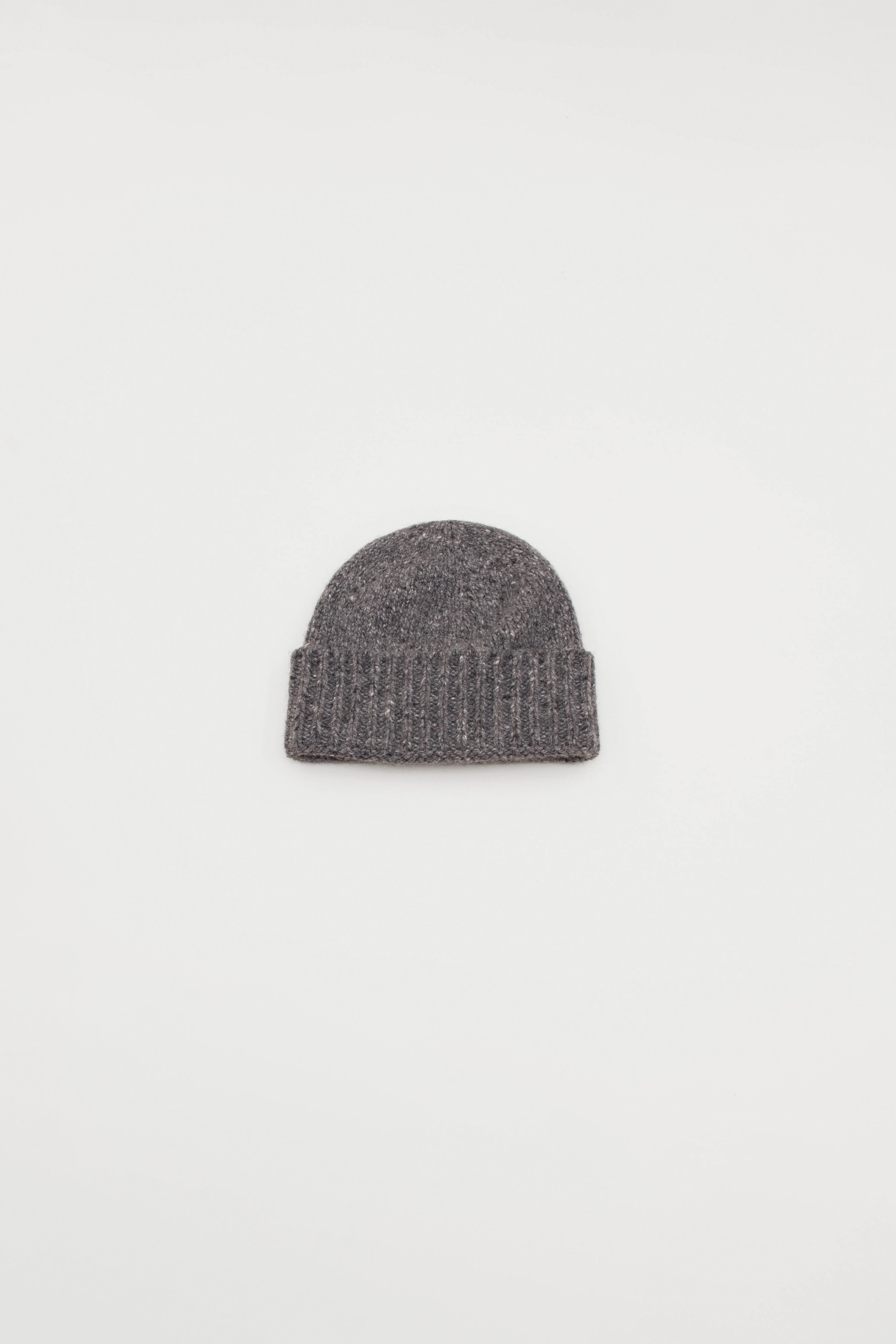 BEANIE LOW