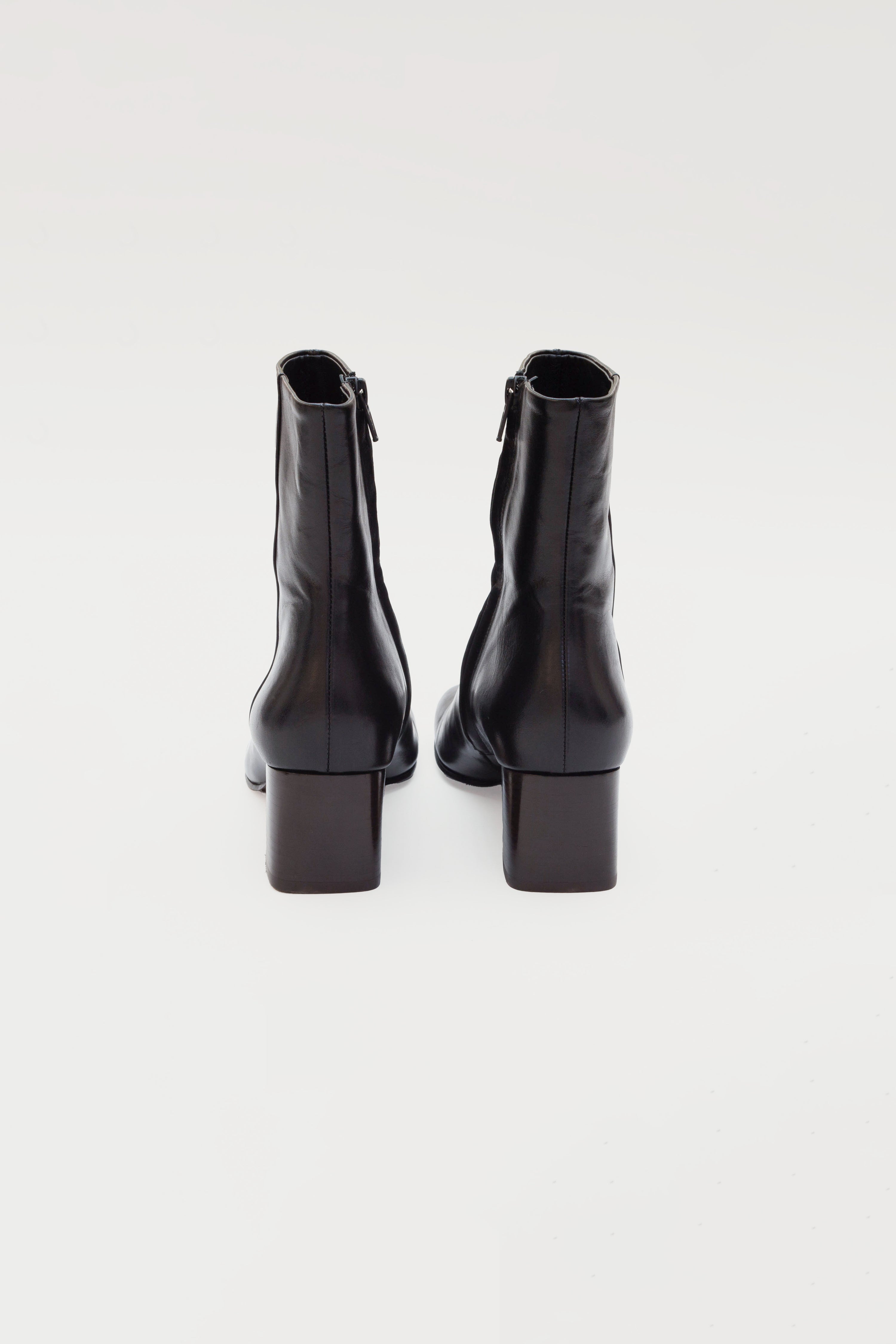 ANATOMIC BOOTS