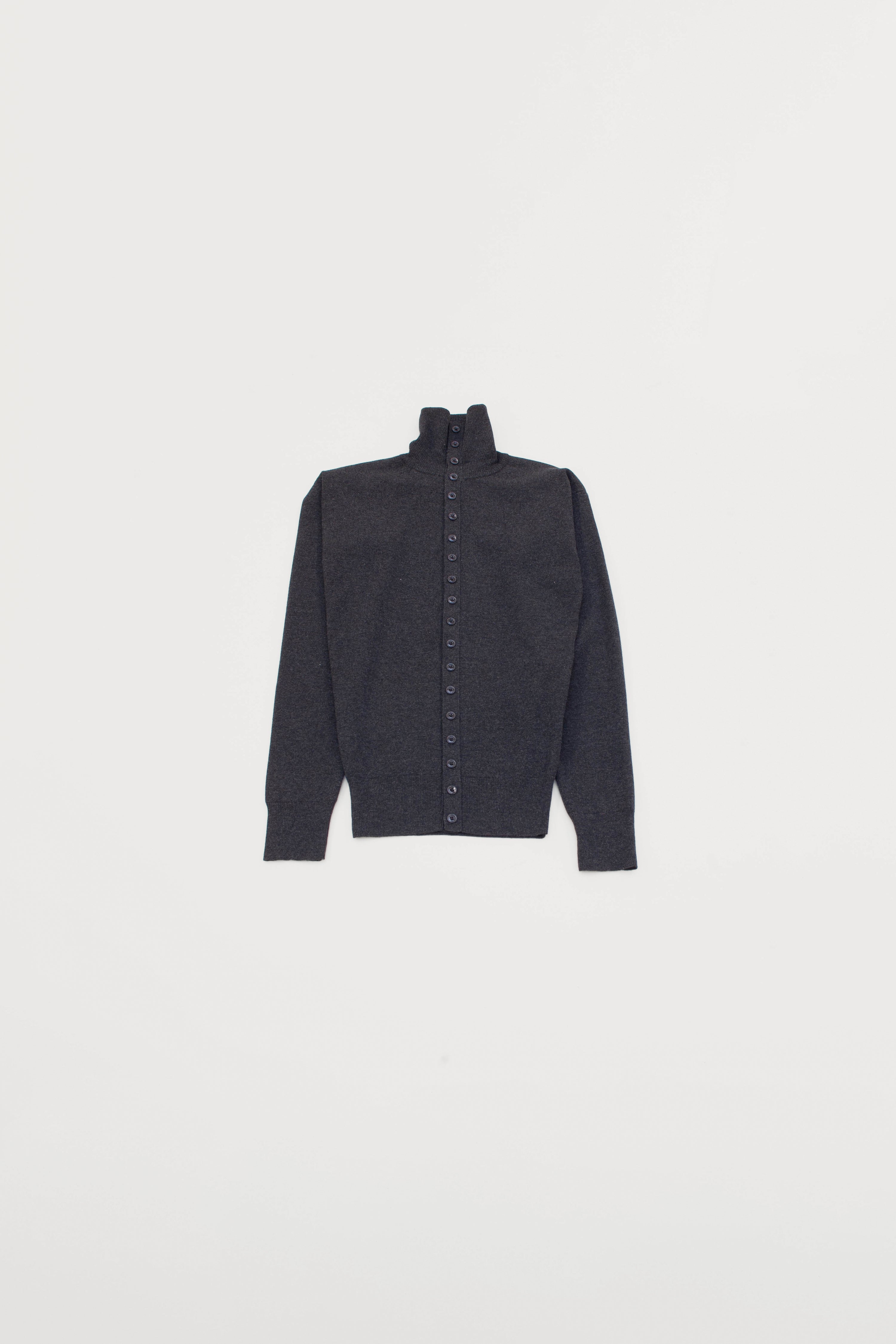 BUTTONED FITTED CARDIGAN