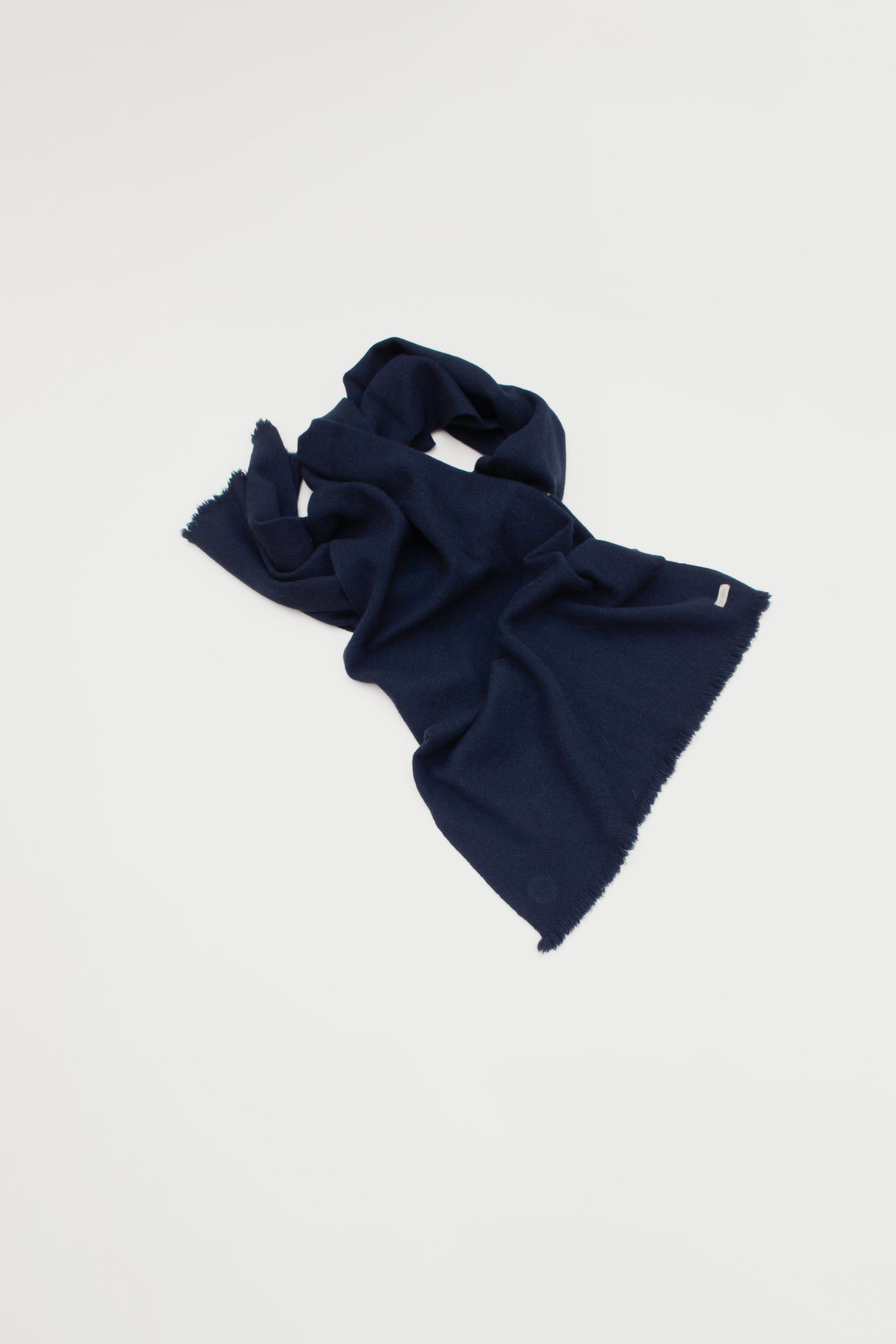 DARK BLUE NET SCARF