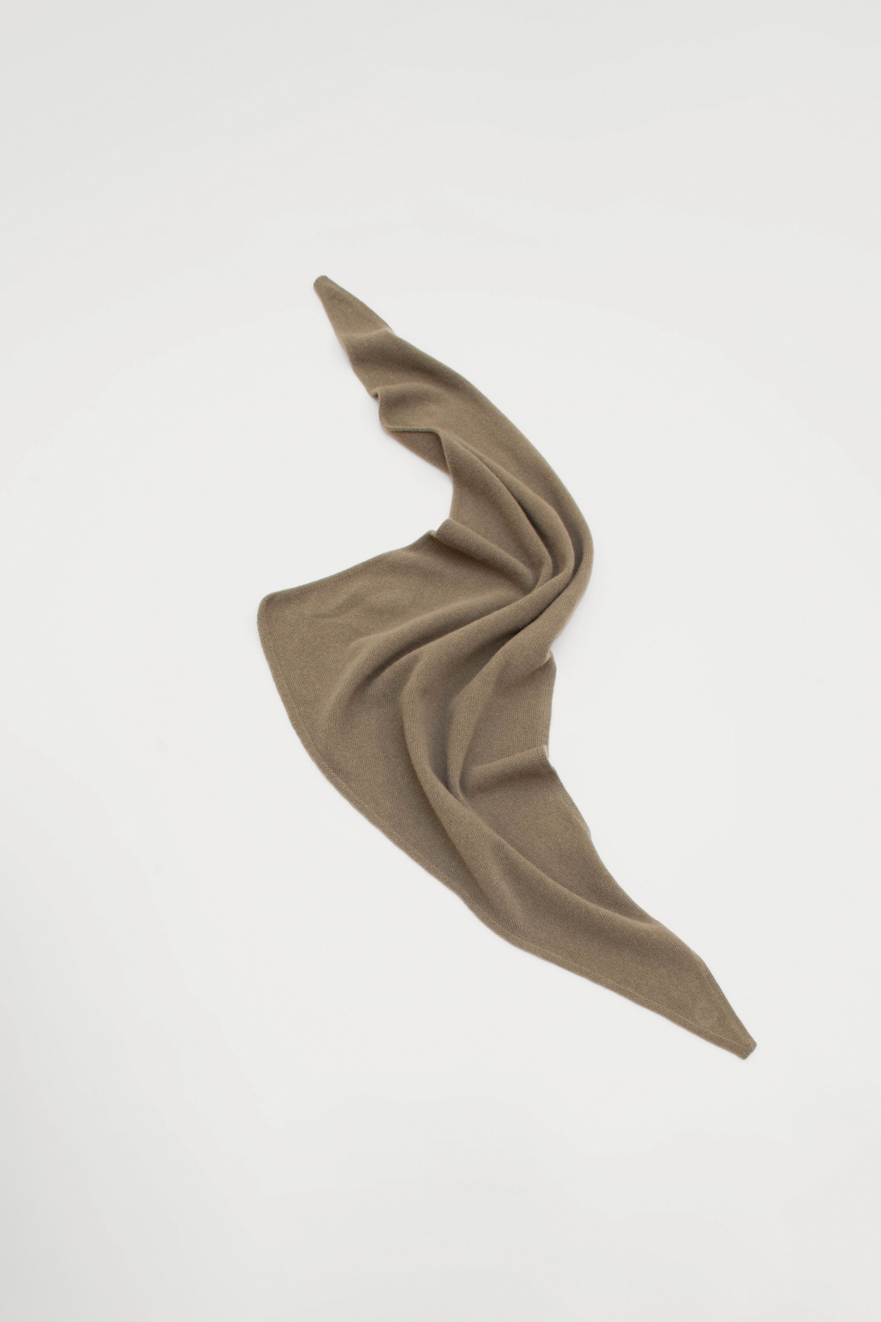 MARC TRIANGULAR SCARF